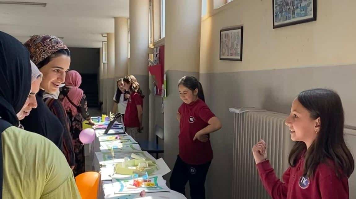 5. SINIFLARIN FEN BİLİMLERİ SERGİSİ VELİLERİMİZİN DE KATILIMLARIYLA GERÇEKLEŞTİ