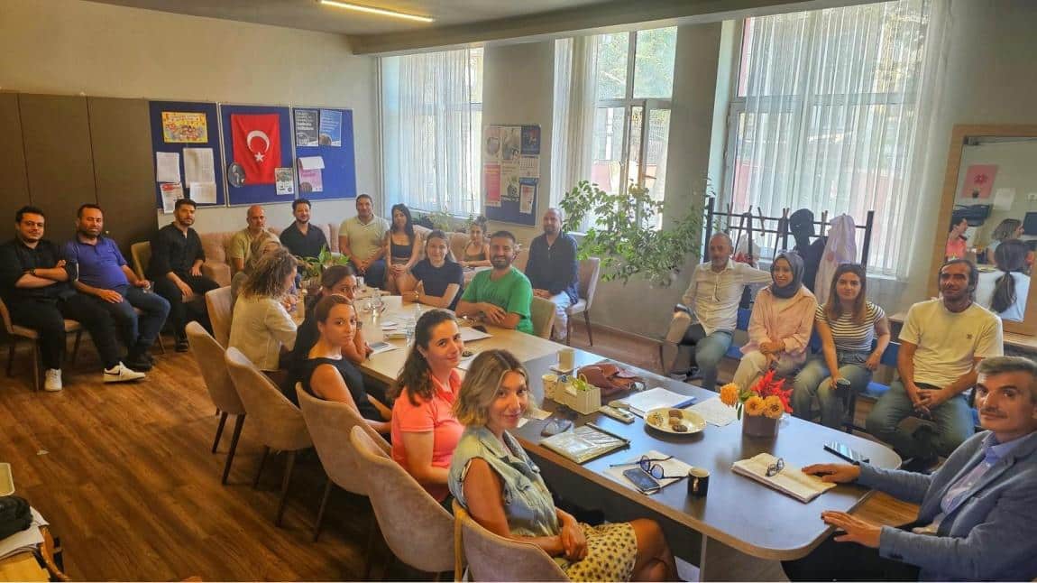 2025/2026 EĞİTİM-ÖĞRETİM YILI SENE BAŞI ÖĞRETMENLER KURULU TOPLANTISI YAPILDI